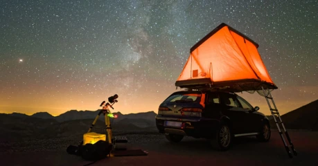 Tente de toit NaitUp Quatro en bivouac de nuit sous les étoiles