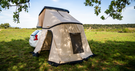 Annexe de la tente de toit NaitUp Quatro installée au sol