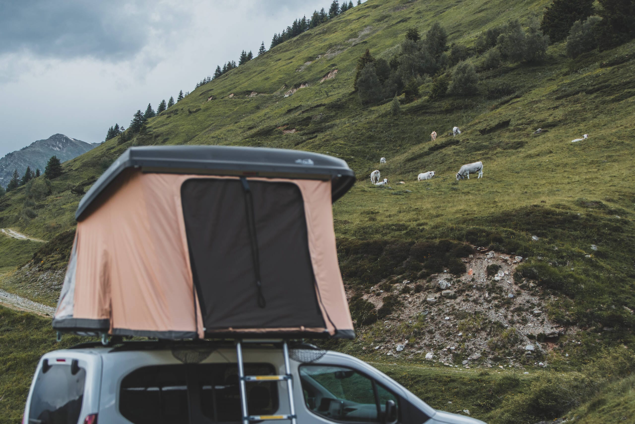 Ouverture de la tente de toit NaitUp Quatro en conditions outdoor