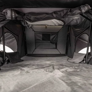 Intérieur de la tente de toit Expedition M avec espace de couchage