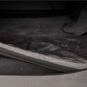 Détail du matelas et des finitions textiles intérieures