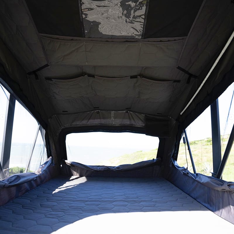 Espace de couchage intérieur de la tente de toit Wildland Orthframe