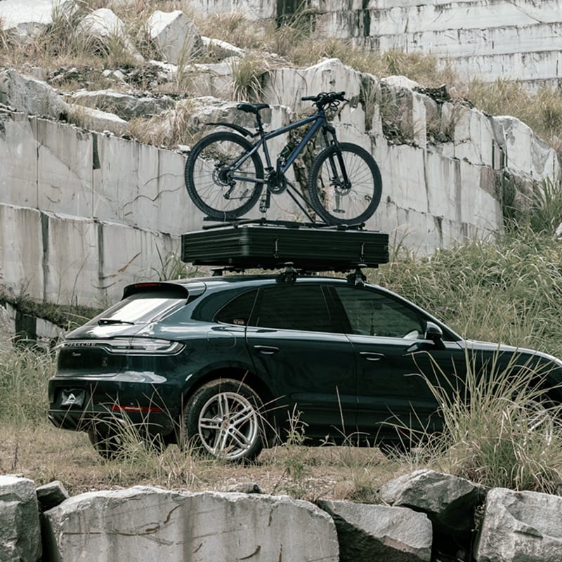 Tente de toit Wildland Orthframe avec vélos sur le toit