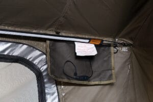 Eclairage led et prise intégrée dans la tente de toit sheepie jimba jimba