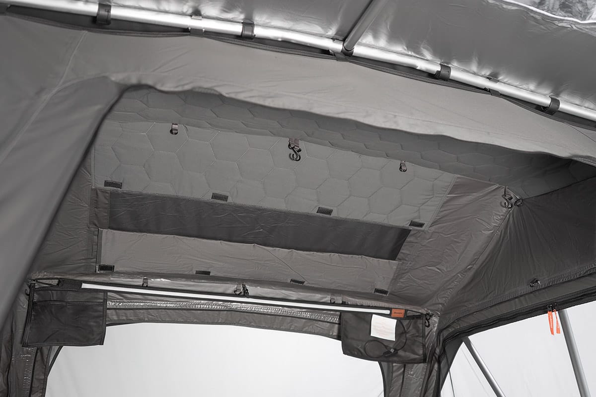 Plafond intérieur de la tente de toit Yuna avec renforts et fixations